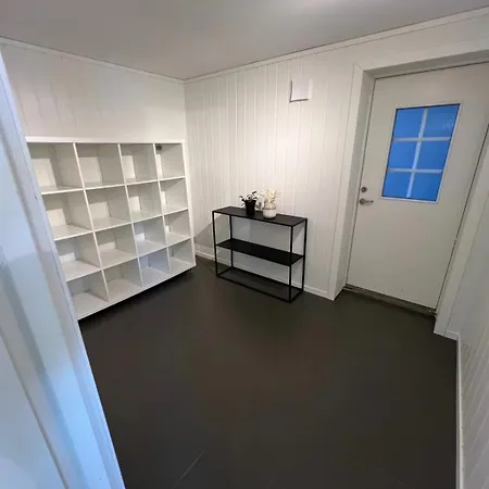 Nyoppusset Kjellerleilighet * Arendal