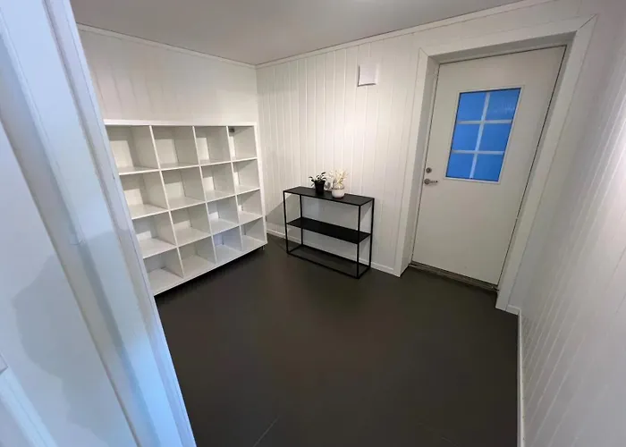 Nyoppusset Kjellerleilighet * Arendal